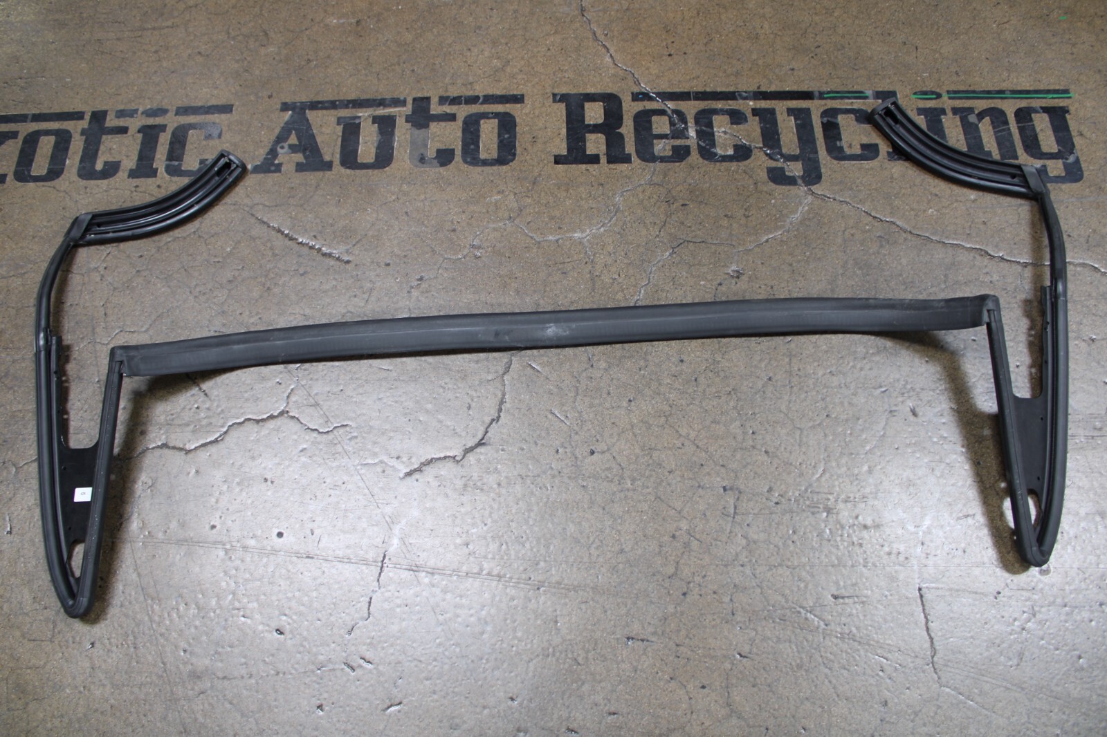 Lamborghini Gallardo, Spyder, Soft Top 3 Rear Moulding, Used, P/N 407871381