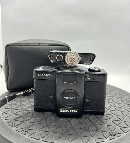Kompaktowy aparat filmowy Zenith Lomo LC-A + dalmierz Medis Mount # 321 - Zdjęcie 1 z 8