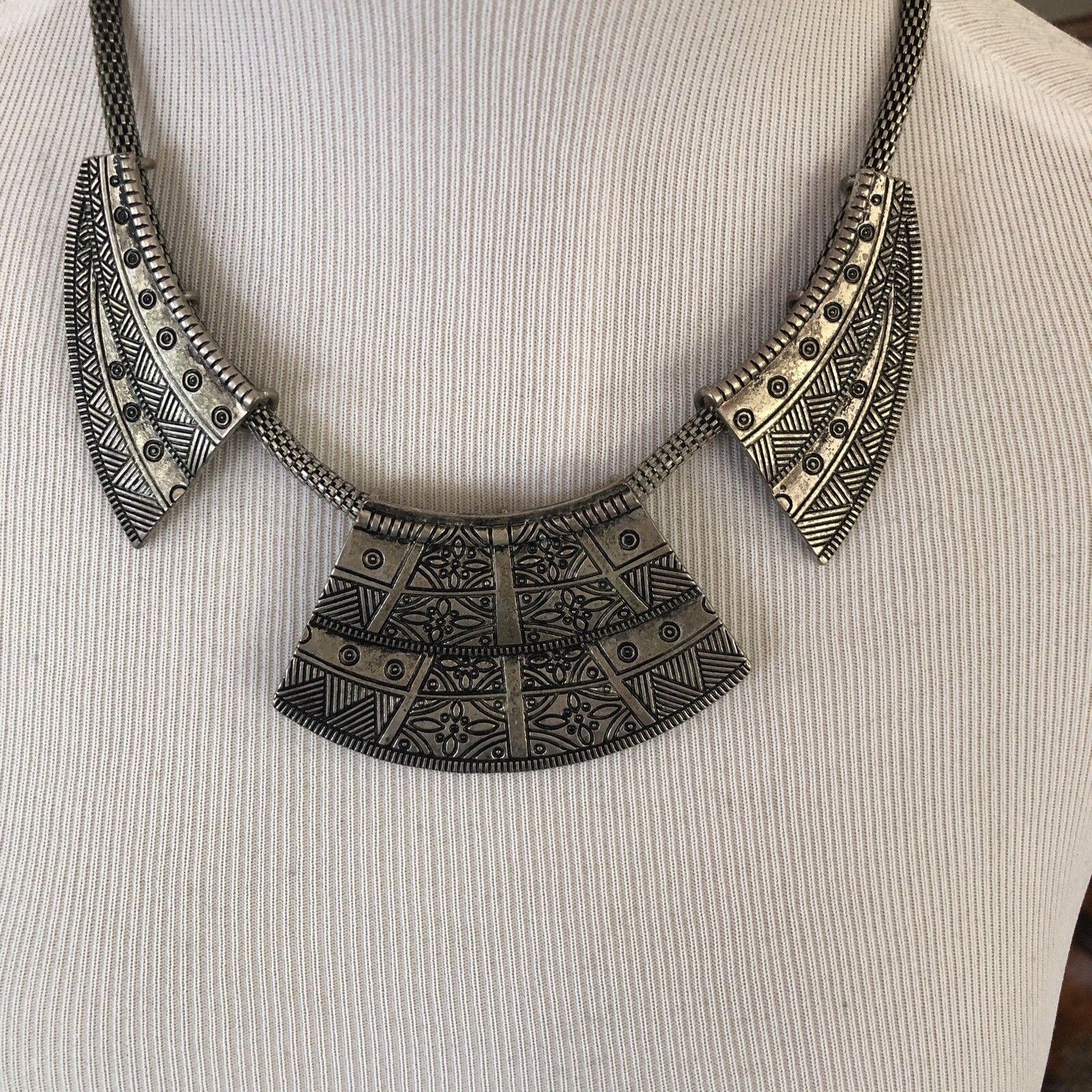 Metal silvertone statement necklace￼ - image 4