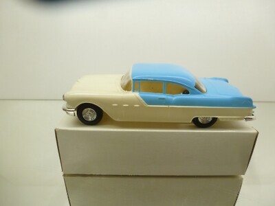 JOHAN MODELS 1955 PONTIAC 2dr HARDTOP - WHITE+BLUE 1:25 - GOOD CONDITION IN BOX
