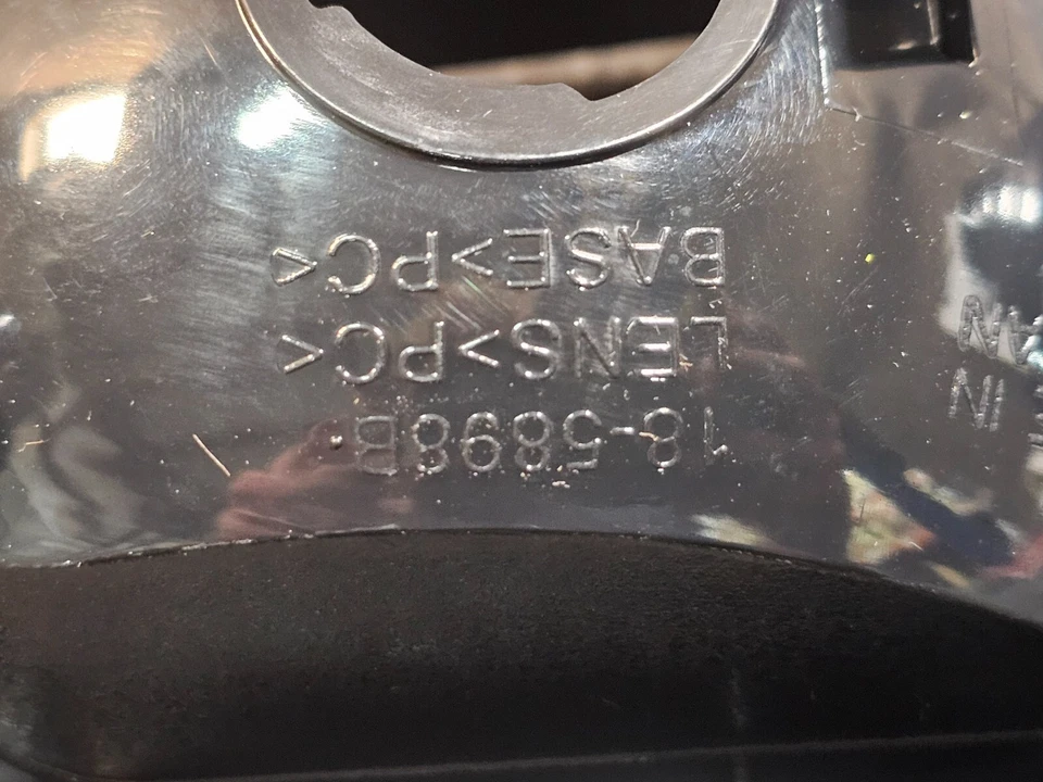 Luz de giro/estacionamiento TYC 18-5898-01 para 03-06 Chevrolet Silverado 2500 HD Foto 4 de 4