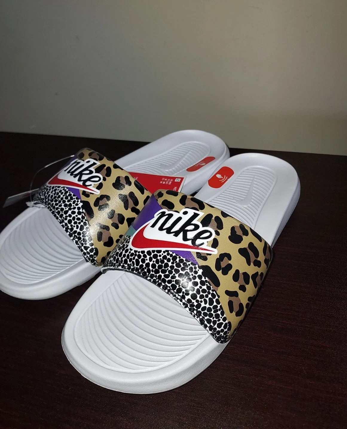 Nike Sandali Slide Donna 7M Victori One Stampa Leopardata (CN9676 104)