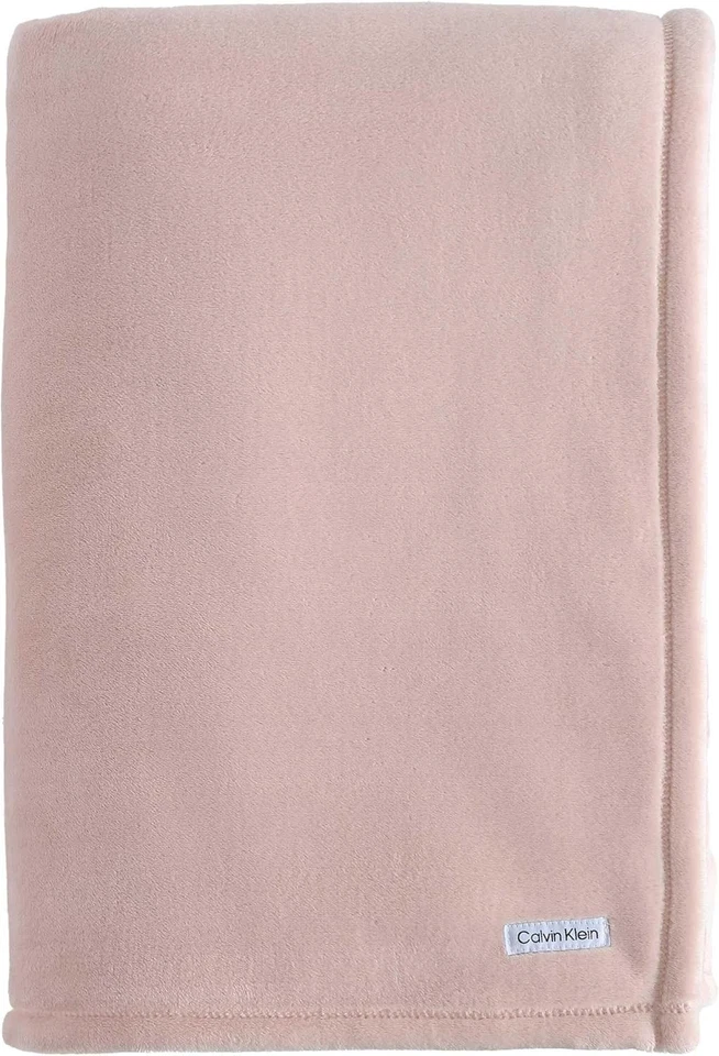 Calvin Klein - Manta Queen, Ropa de cama de felpa suave, Queen mediana, Rosa claro  Foto 2 de 4