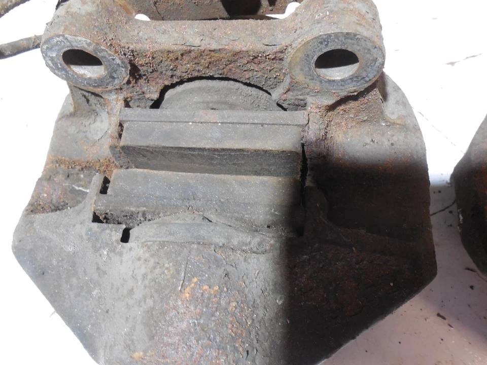 后制动卡钳一对 72-85 梅赛德斯奔驰 R107 450SL 380SL 450SLC — 第 3/4 张图片