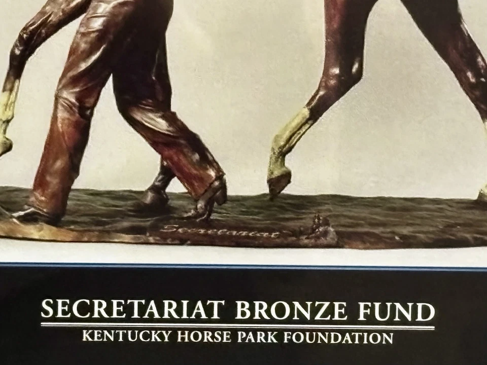 IMPRESIÓN DE FONDO DE BRONCE DE SECRETARÍA AUTOGRAFIADA POR PENNY CHENERY - ENMARCADA Foto 3 de 3