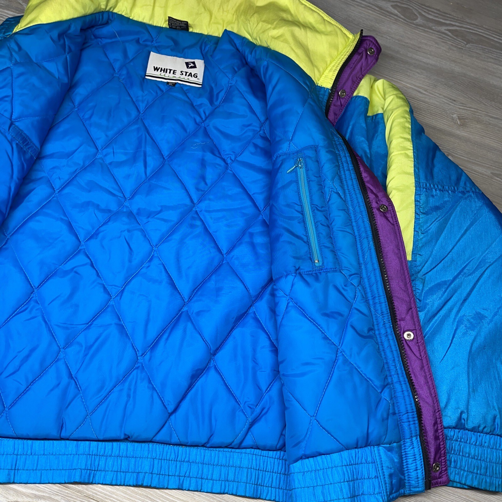 Vintage White Stag Mountain Goat Puffer Coat Ski Jack… Gem