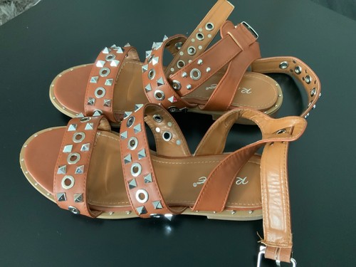 R And Be Brown Gladiator Sandals Flat 