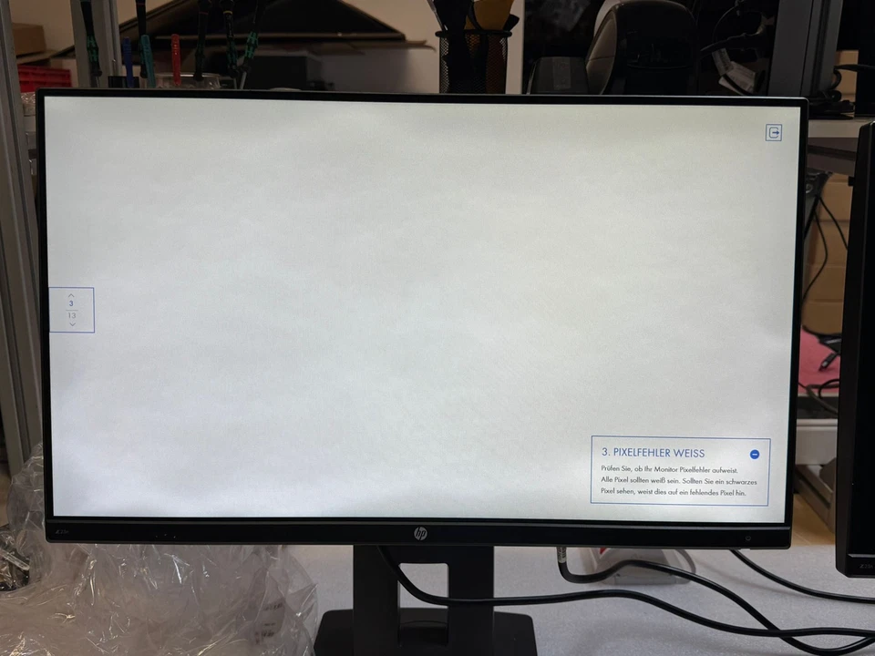 HP Z23n 23-Zoll Monitor IPS FHD 1920x1080 DP HDMI VGA USB (Druckstellen stark) - Bild 3 von 3