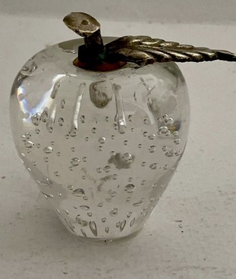 Vintage Klar Kunst Glas Apfel Briefbeschwerer Kontrollierte Blasen Messing Stiel Blatt