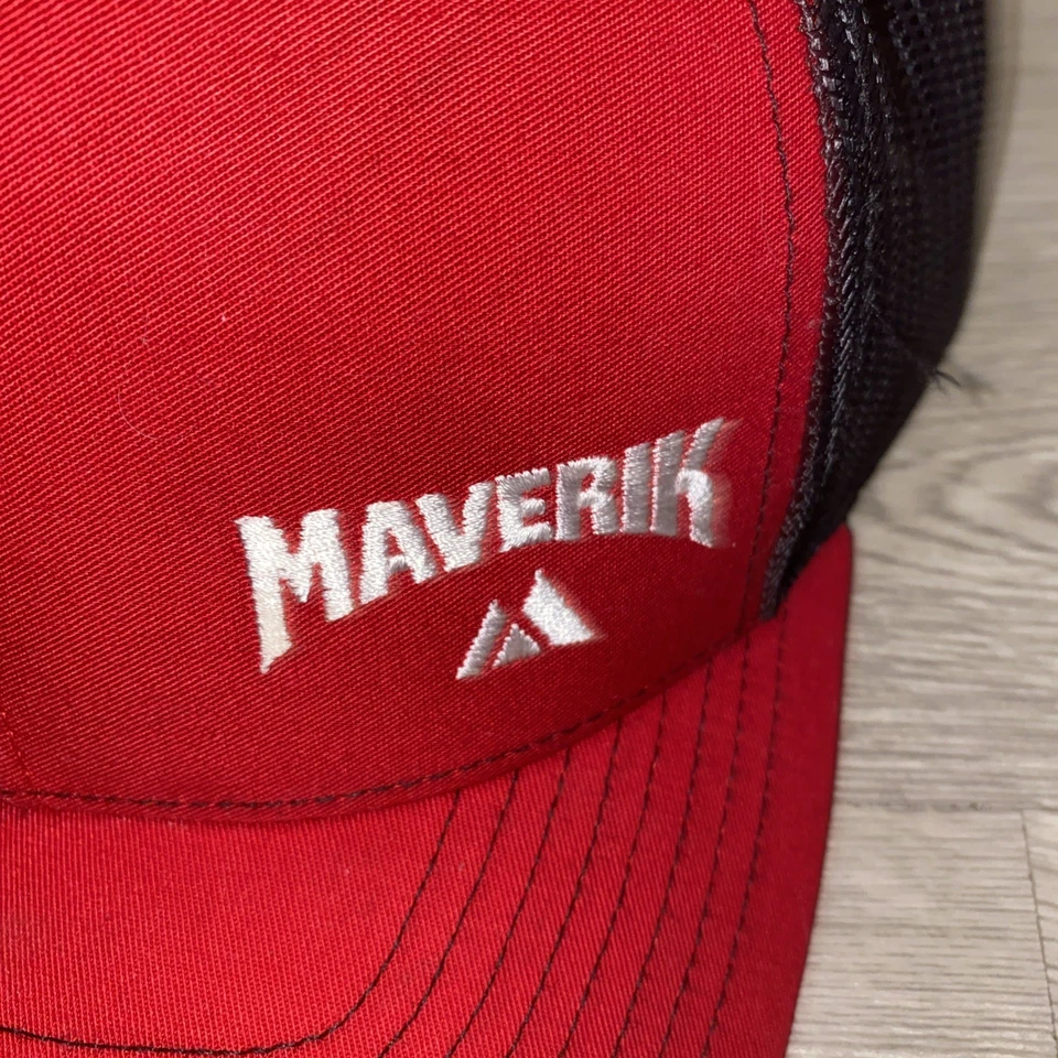 Sombrero de camionero Maverik tienda de conveniencia rojo uniforme de empleado trabajo gasolinera malla Foto 2 de 4