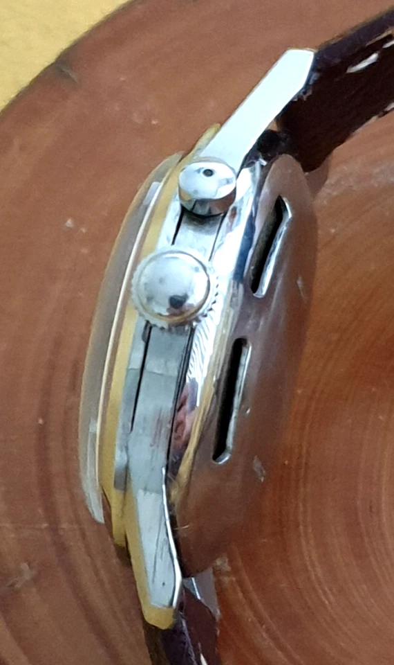 WOW! Reloj Hombre Distintivo De Colección Vulcain Cricket V120 Alarma 17J Suizo Años 50. Foto 3 de 4