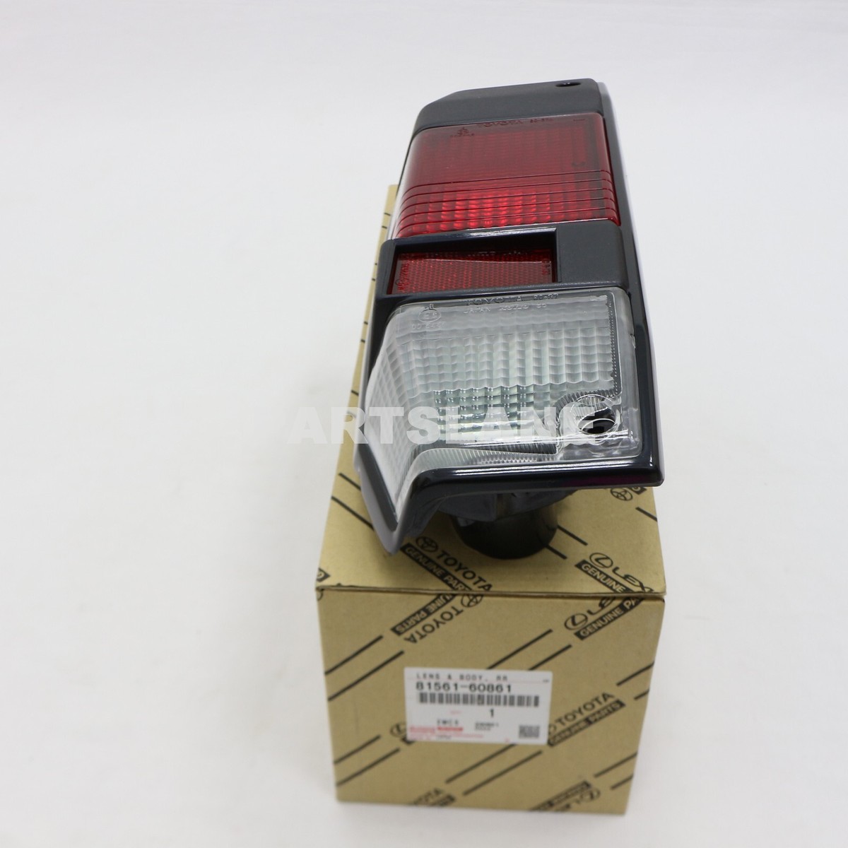 Toyota Genuine 8156160861 Lens & Body RR 81561-60861 for