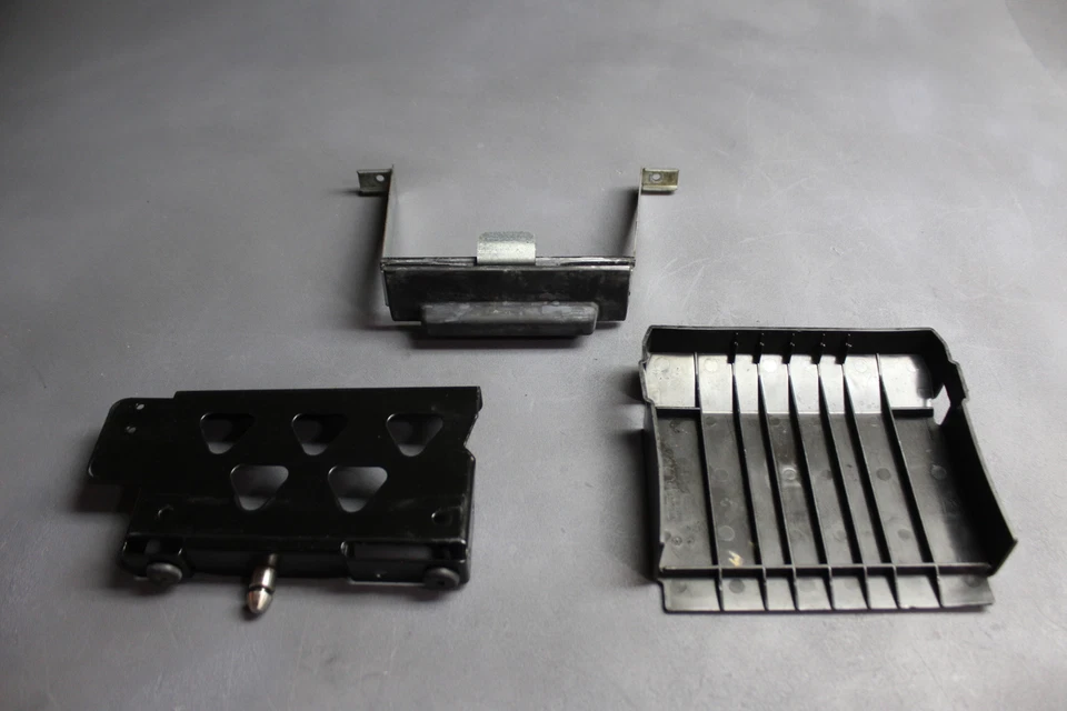 Bandeja suporte caixa bateria 2012 Ski-doo Skandic 600 515176804 - Imagem 2 de 4