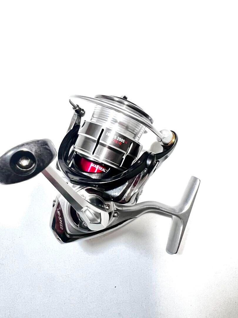 Daiwa 14 IGNIS 2505H Type R Spinning Reel fishing outdoor Daiwa 14 IGNIS 2505H Type R Spinning Reel fishing outdoor