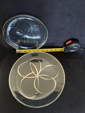 Annieglass Set of 2 Modern Platinum Flower Plates 8 1/2” & 10 1/4”