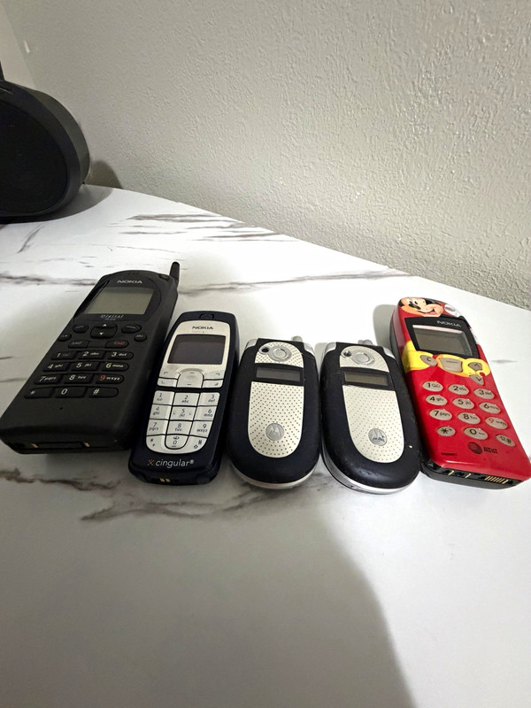 Nokia Vintage Cell Phone Lot (5) w/ Motorola - 5160, 6110, 5110, V3
