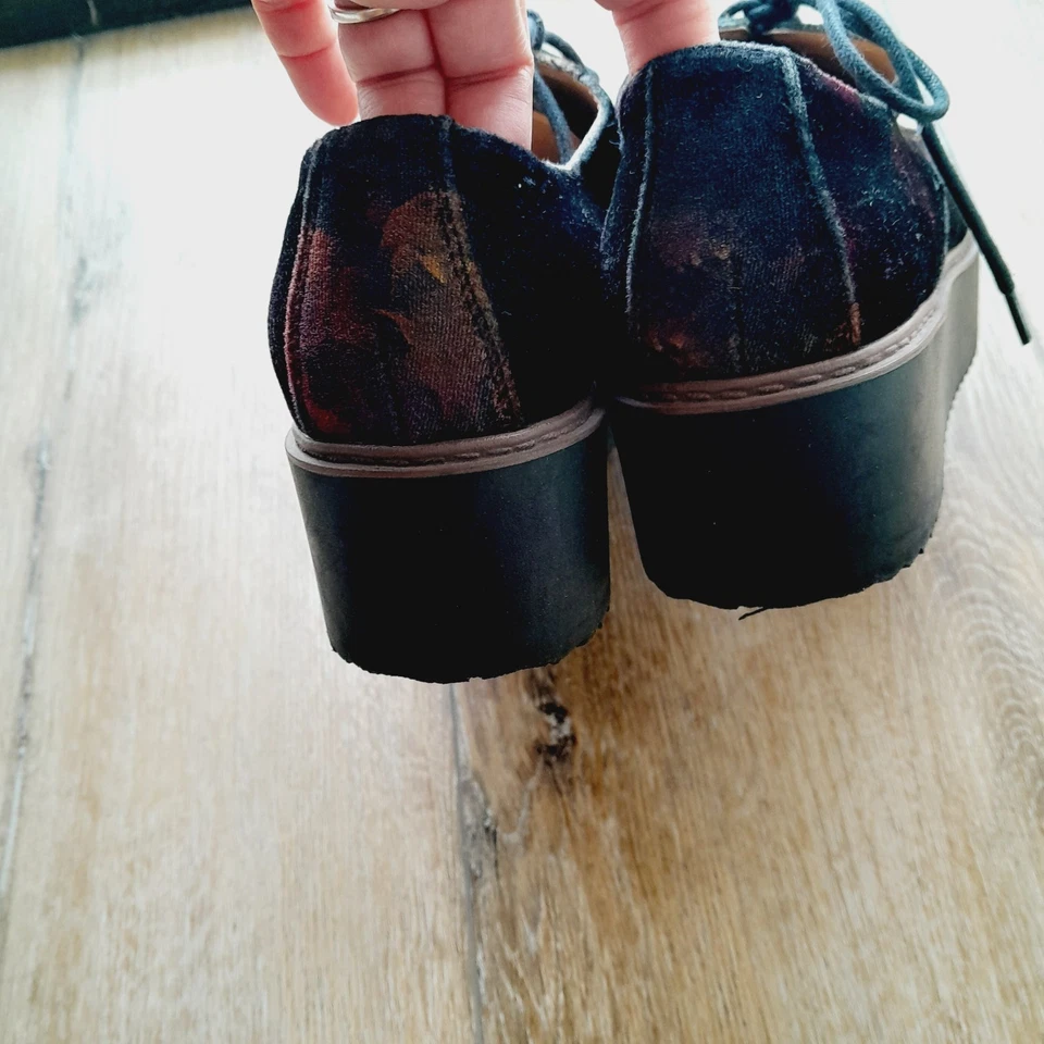 Mocasines Steve Madden Floral Terciopelo Escrito Suela Oscura Academia Talla 8M Foto 3 de 4