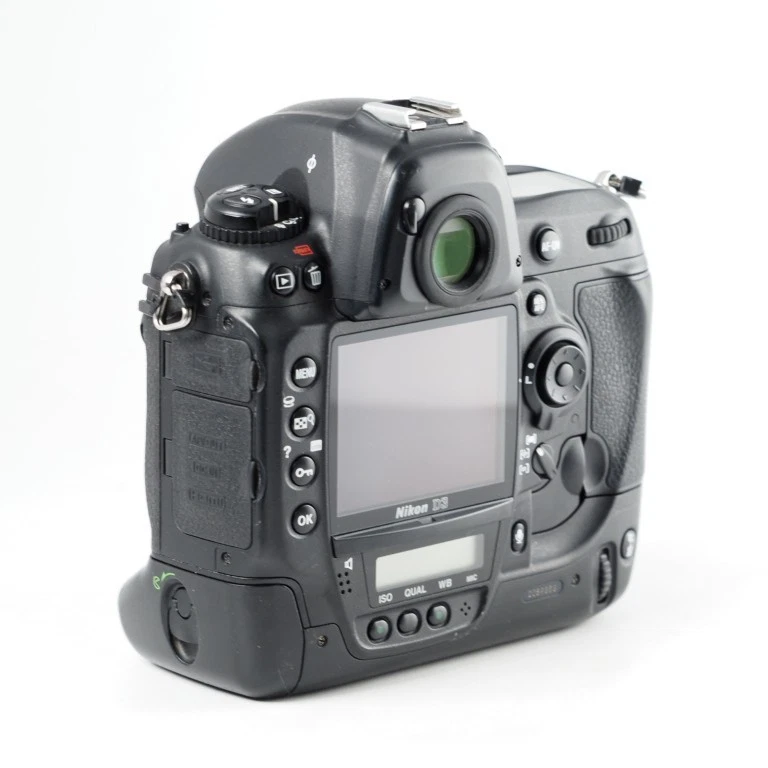 Nikon D3 DSLR camera body 78,800 shots [Excellent+ w/charger] #13648 - Image 3 of 4