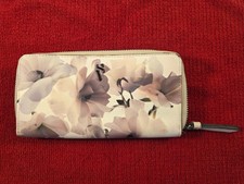 Simply Vera Vera Wang Zipper Wallet White with Flower Design