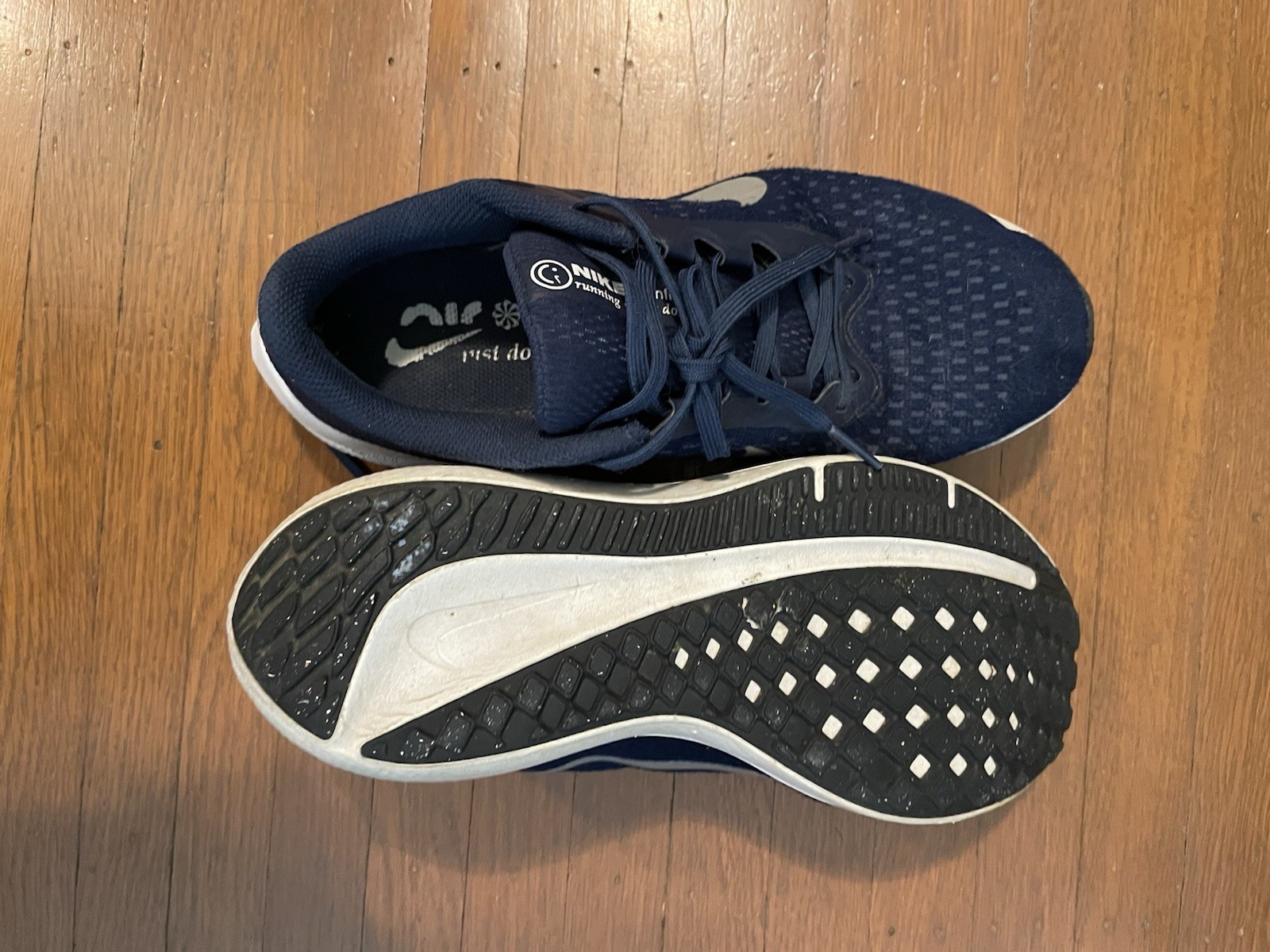 SAOLA Sneakers da corsa Nike Winflo 10. Youth tg 8. Marina Militare.