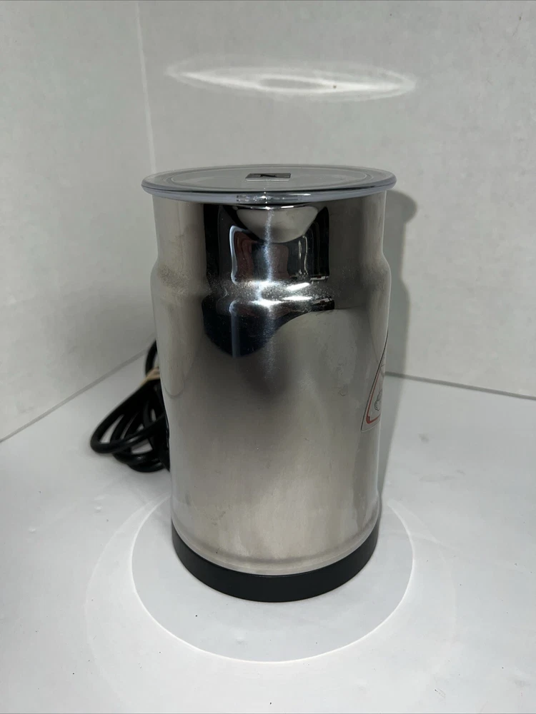 Milk Frother Nespresso Aeroccino + Plus 3192 Automatic Electric Complete WORKS! Milk Frother Nespresso Aeroccino + Plus 3192 Automatic Electric Complete WORKS!