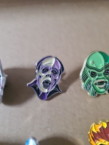Klassische Horrorfilm inspirierte Monster Emaille & Metall Pin Anstecker Set x 8 Neu - Bild 4 von 10