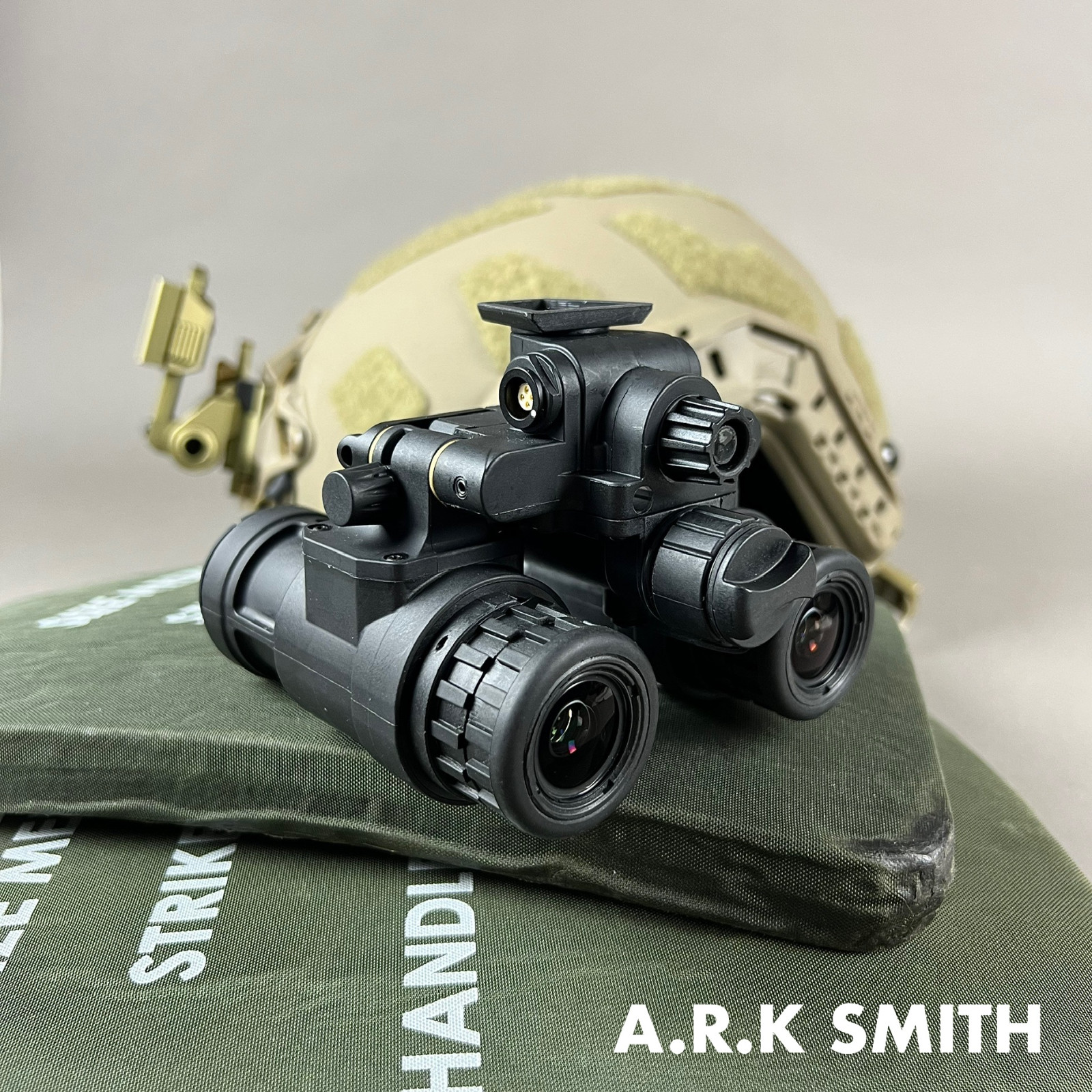 Pvs-31 Style Nvg  0.5" 1024*768