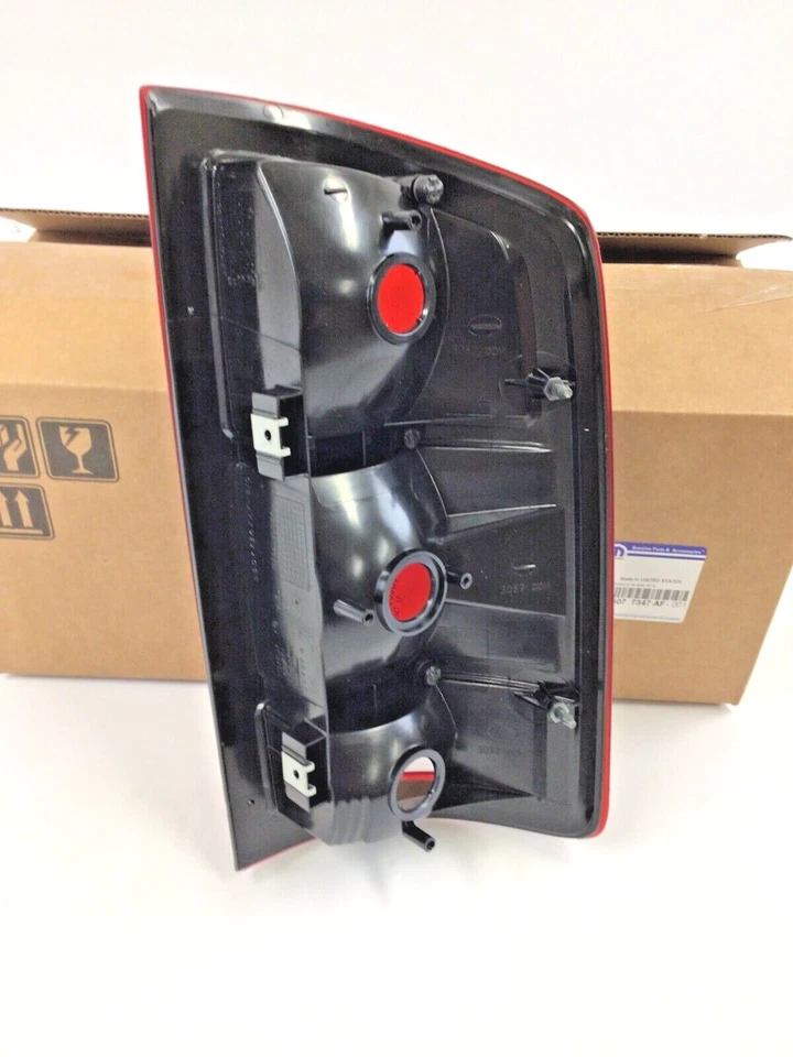 Dodge Ram 1500 2500 3500 LH 2002-2006 lámpara de luz trasera lateral del conductor OEM 55077347AF Foto 4 de 4