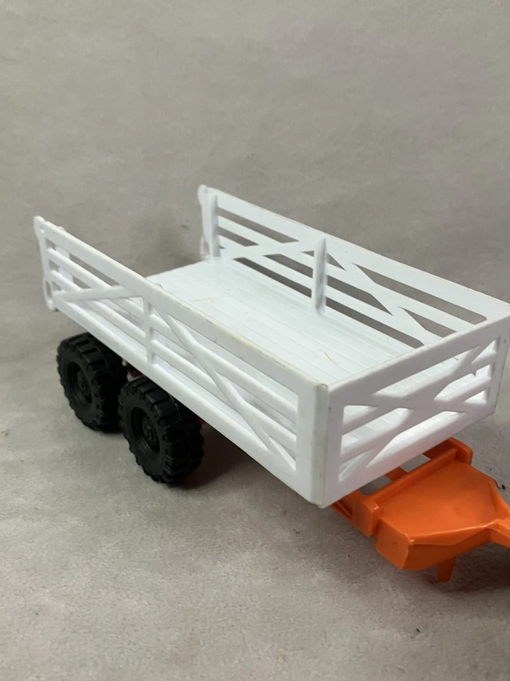 1:43 Kubota Tractor And Trailer - Image 2 of 4