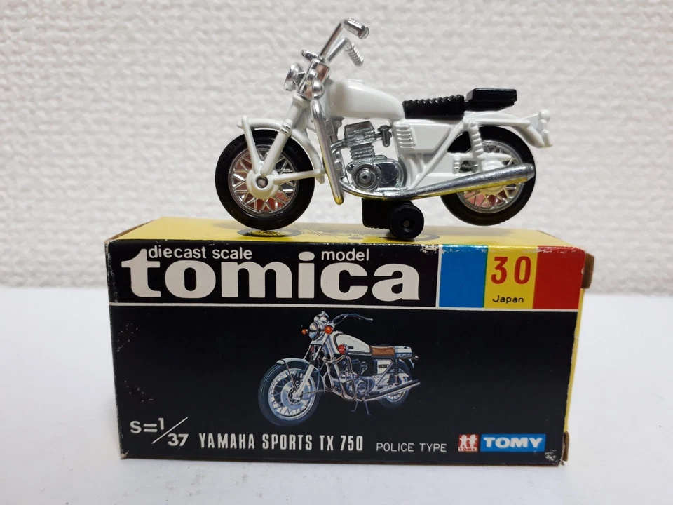 Tomica - Nº30 Yamaha Sports TX750 tipo policía hecho en Japón Foto 4 de 4
