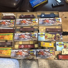 Group Lot Of 10 Vintage Athearn Ho Train Cars Reefer Box Car Etc