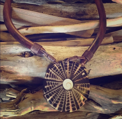 Hawaiian Shell And Wood Adjustable Unique Rare Vintage Necklace