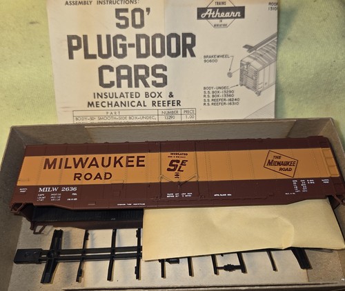 Athearn Escala HO Milwaukee 50 Pies Enchufe Puerta Caja Coche Kit #1330 - Nuevo Kit en Caja | Zustand: New