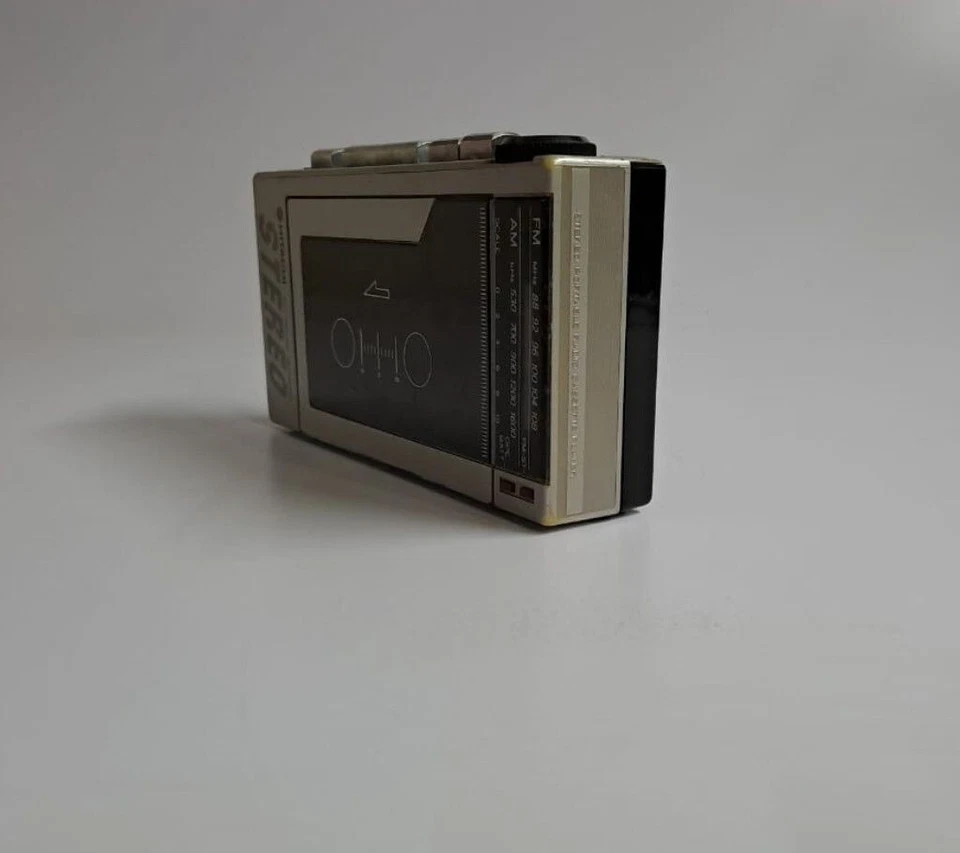 Radio casete estéreo Hitachi CP 200R FM AM de colección  Foto 4 de 4