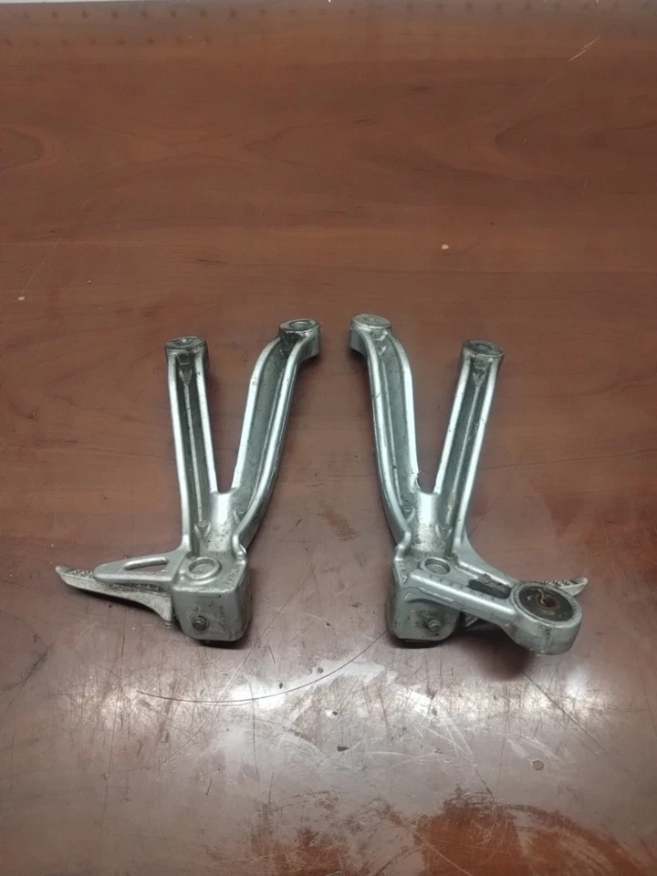 Juego de clavijas traseras para pasajero Suzuki GSXR750 2001-2003 par Foto 3 de 3