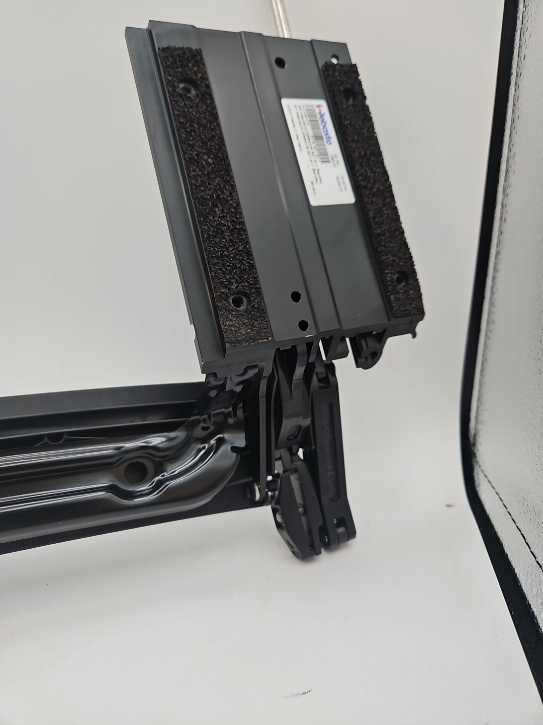 BENTLEY- REAR SPOILER CONTROL MECHANISM (3-W8827611)