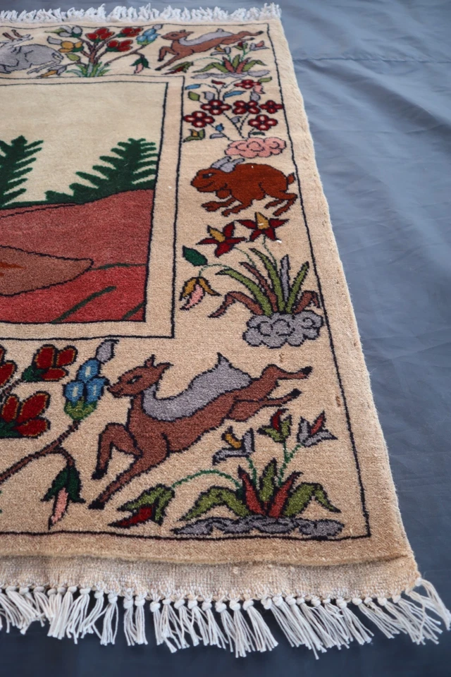 Alfombra de lobo ilustrada afgana hecha a mano de 3x4 pies, alfombra colgante de pared con estampado de animales nómadas Foto 4 de 4