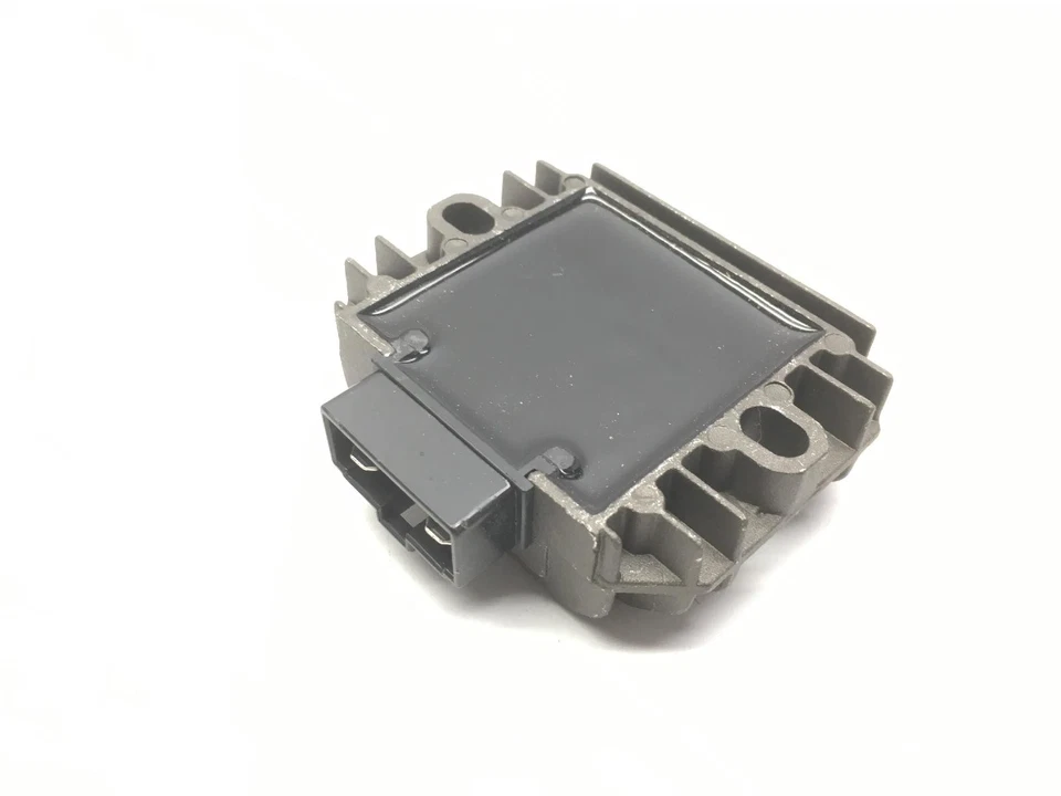 Régulateur De Tension HYP PIAGGIO VESPA LX 150 2005 2006 - Photo 4/4