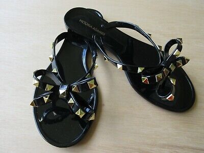 black jelly flip flops