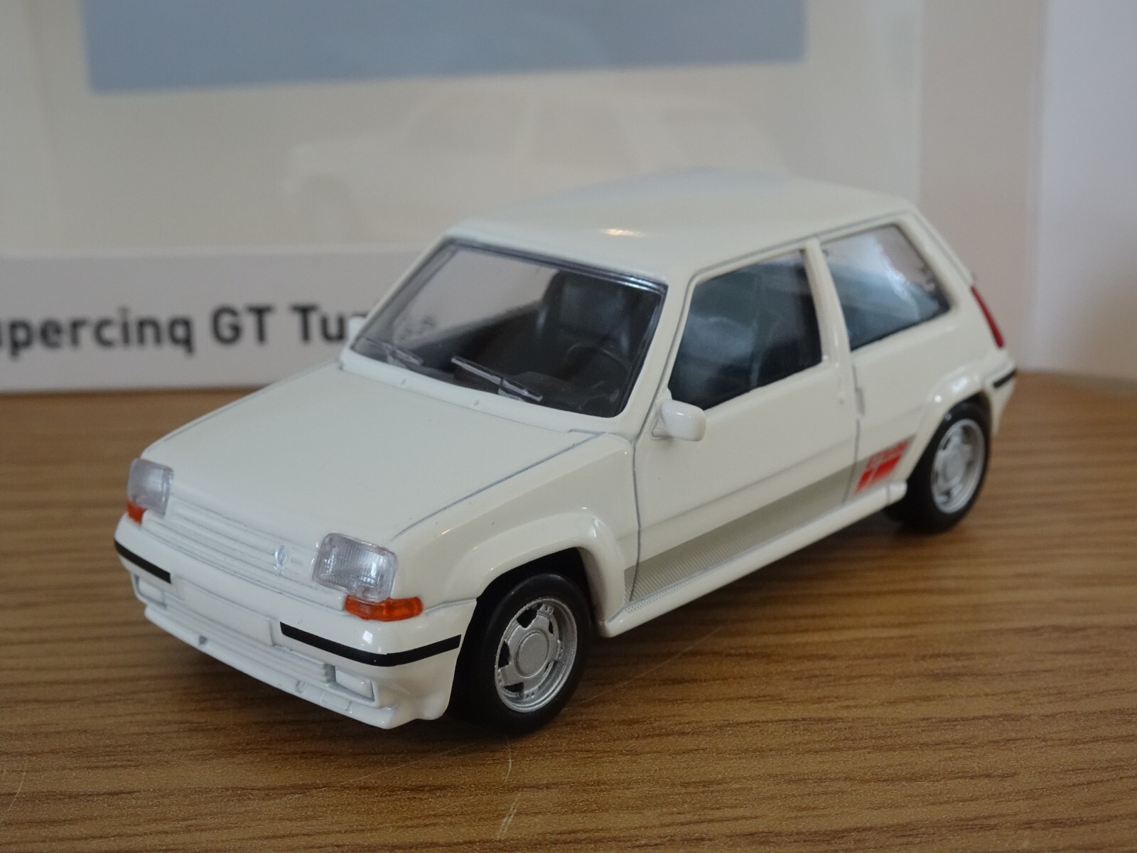 Maquette Renault Supercinq GT Turbo Phase II 1988 - Échelle 1/43 - Blanc - Marque Norev - Neuf