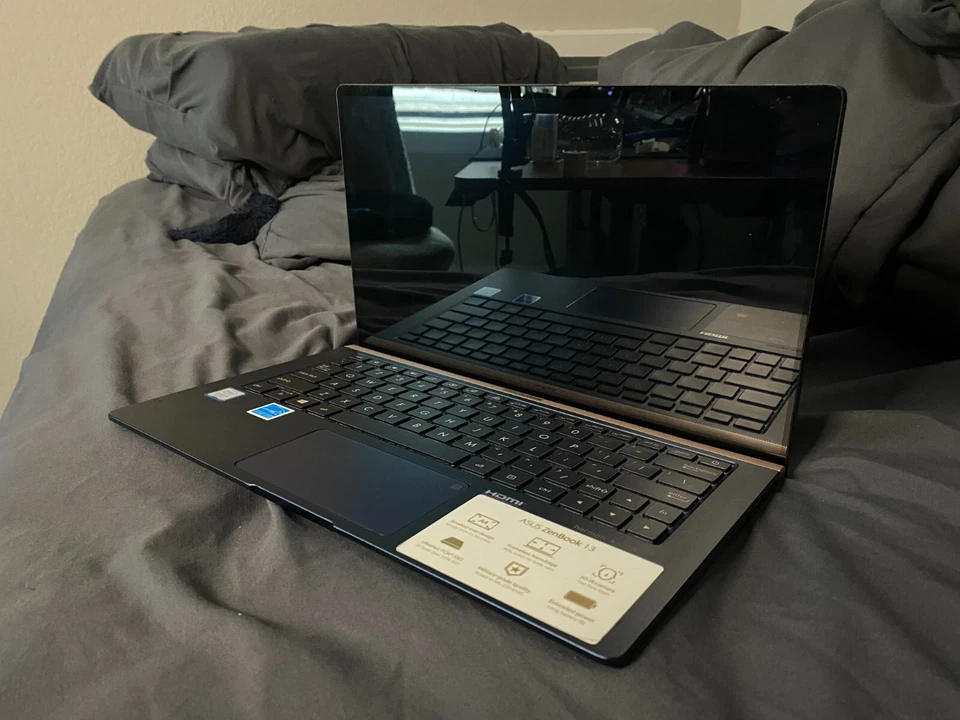 ASUS ZenBook 13 Ultra Slim Laptop | Intel Core i7 8th Gen, 16 GB RAM, 512 GB SSD - Image 3 of 4