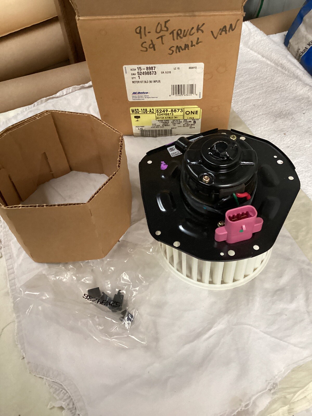 NOS, GM 52498873 Or ACDelco 15-8987 HVAC Blower Motor With Fan Kit
