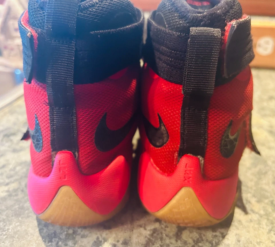 耐克 LeBron James Zoom Soldier X 10 BB 鞋 LRJ SX 16/17 青少年 6.5 码黑色红色 — 第 3/4 张图片