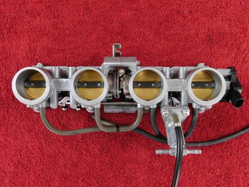 Fuel Injection Throttle Bodies 06-07 CBR1000RR CBR1000 1000RR Intake Body / Rail - Picture 8 of 12