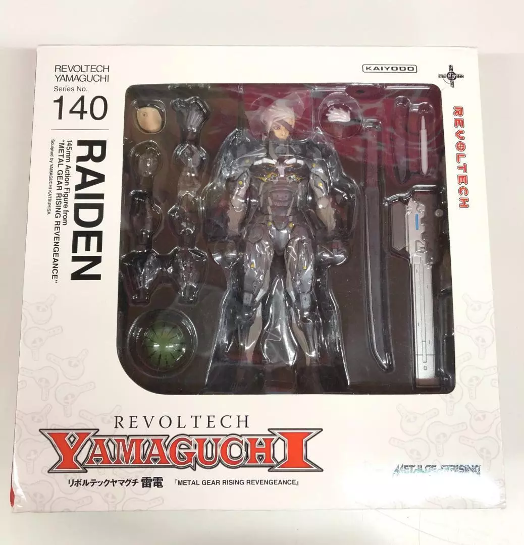 Revoltech Metal Gear Rising Revengeance RAIDEN Figure Review 