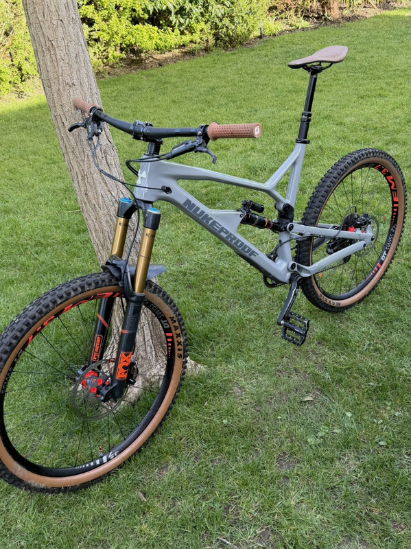 Nukeproof Mega 27.5" , Carbon XL Enduro Custom Build, Fox Factory 180