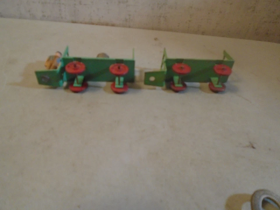 american flyer 2 carts for 586 station 1 cart missing 1 man 2nd cart barrel glue - Image 3 of 3