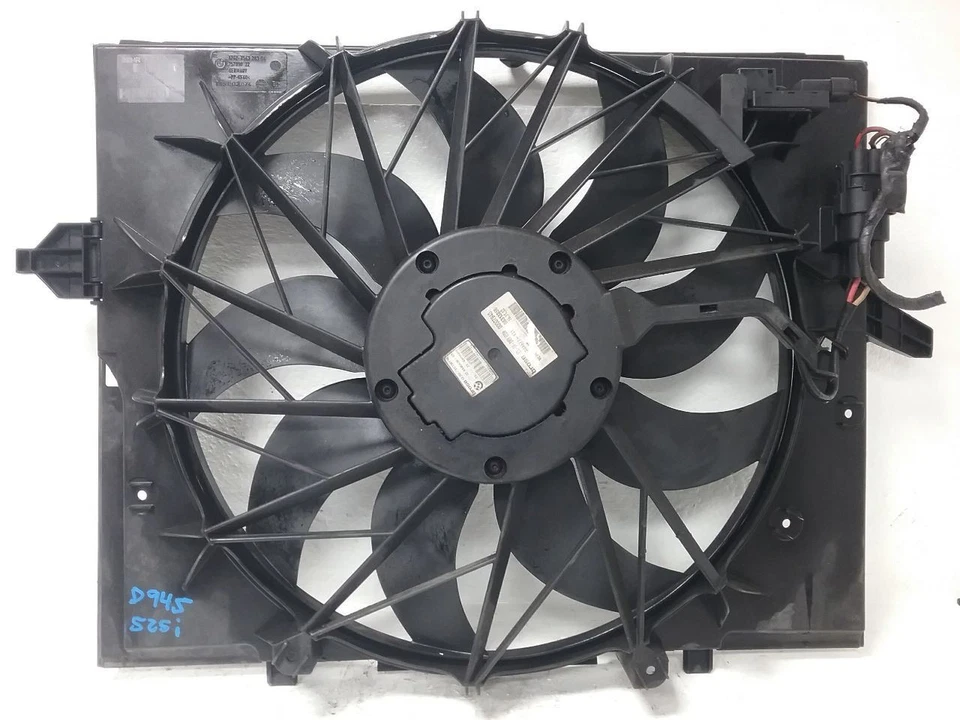 2005 BMW 525i OEM Radiator Fan Assembly 400 Watt Fits 04-05 Foto 3 de 4