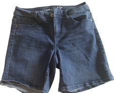 SEVEN 7 STRETCH WAIST WOMEN'S JEAN SHORTS IN SIZE 8