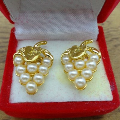 Vintage Faux Pearl Grape Cluster Clip-On Earrings White Gold-Tone